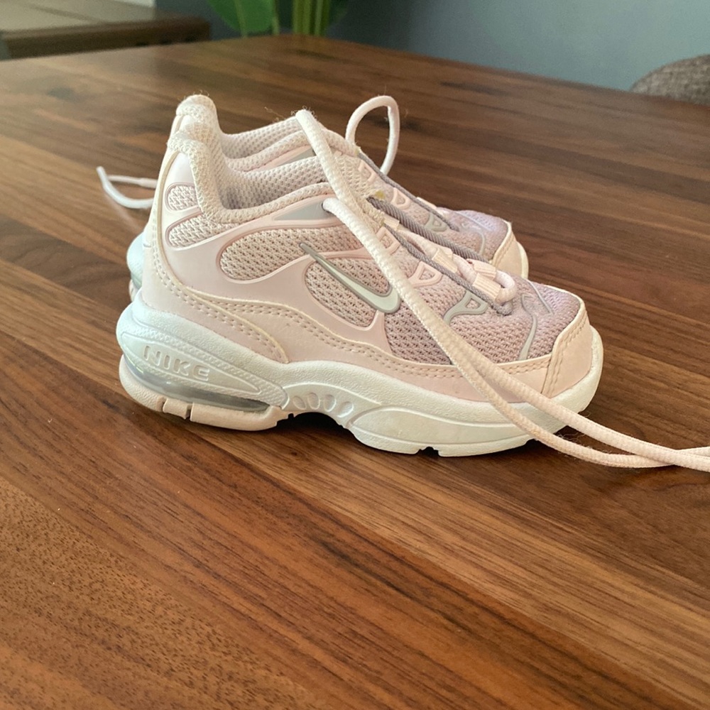 Size 5 Nike light pink max airs worn once